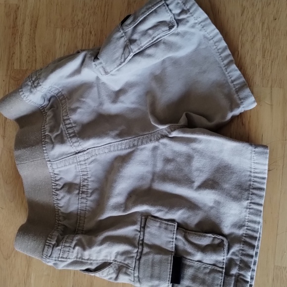 18 months boy khaki shorts - Picture 2 of 3